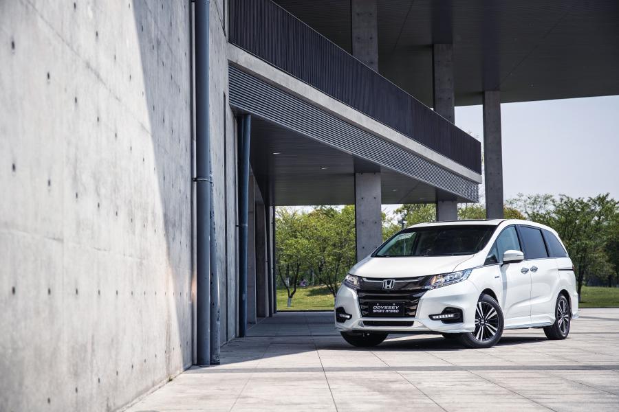  Honda Odyssey Sport Hybrid 2019 года  (фото 1 из 40)